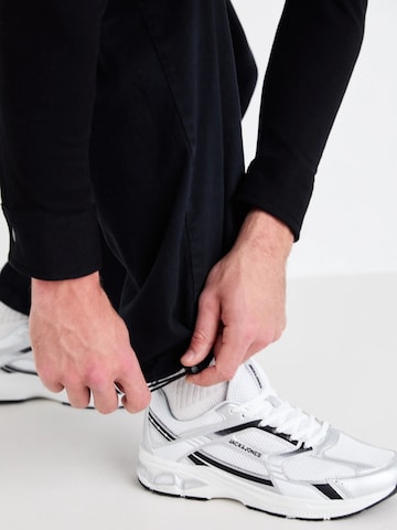 Denim Project Loosefit Gargohousut ' DPParachut ' värissä musta