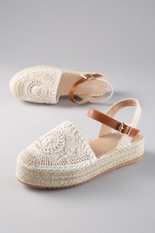 Aniston Espadrilles in White