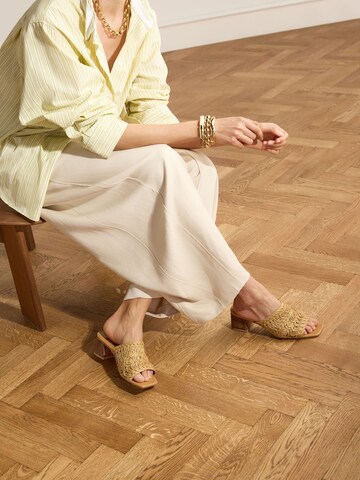MANFIELD Mules in Brown