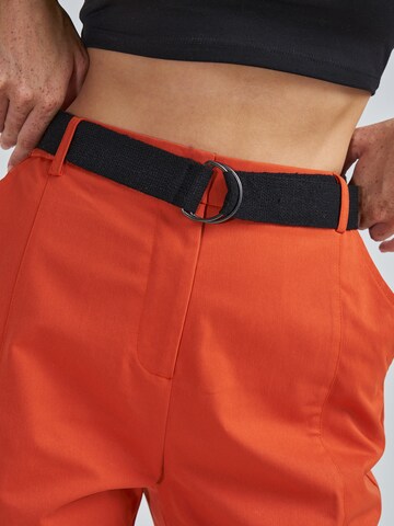 ABOUT YOU x Swalina&Linus Tapered Cargohose 'Mira' in Orange