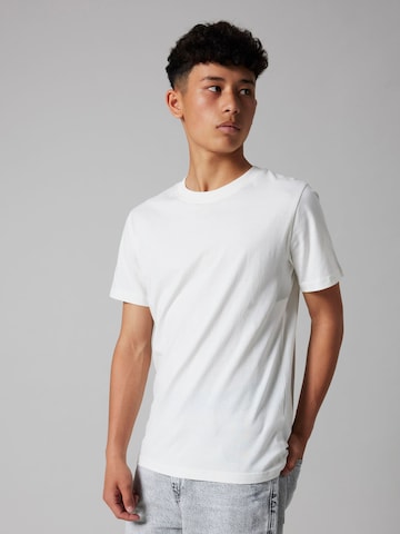 LMTD Футболка 'Fagen' в Белый: спереди