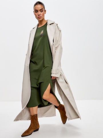 Cat e Lolette Puseromekko 'Mini Trench Coat Cat' värissä vihreä
