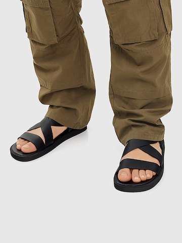 Pull&Bear Sandalen in Zwart