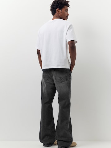 Pull&Bear Flared Jeans in Schwarz
