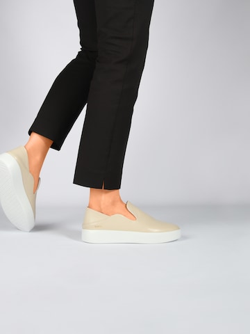 BLACKSTONE - Sapato Slip-on 'FLORA ' em bege