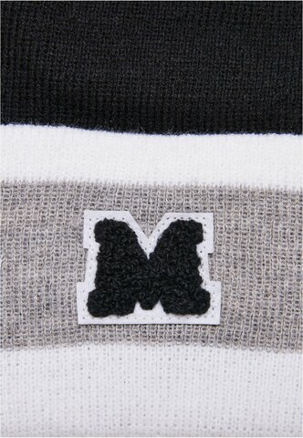 Urban Classics Beanie in Black