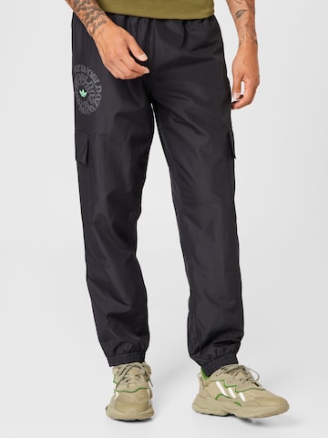 Effilé Pantalon cargo 'Graphic Ozworld ' ADIDAS ORIGINALS en noir : devant