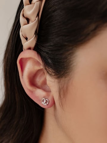 Hey Happiness - Pendientes 'Pretzel Delight' en plata