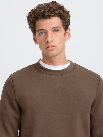 Casual Friday Sweatshirt 'Sebastian' i brun