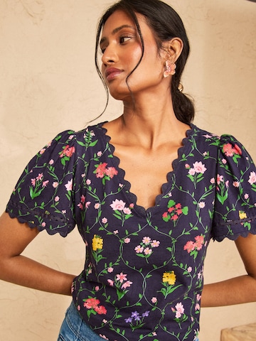 Tricou de la love & roses pe albastru