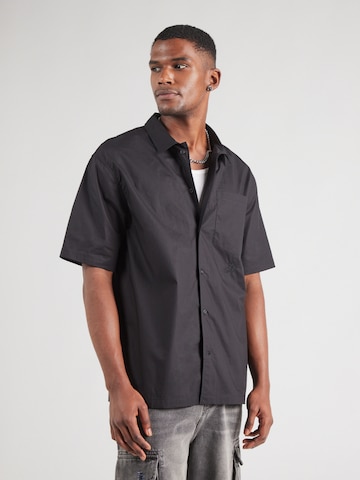 Han Kjøbenhavn Regular fit Button Up Shirt in Black: front