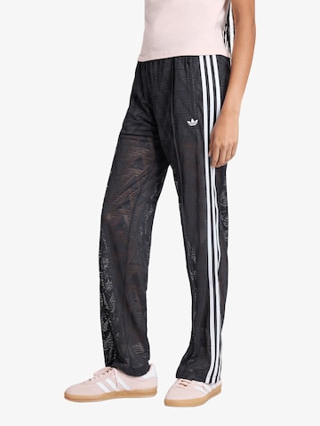 regular Pantaloni sportivi di ADIDAS in nero: frontale