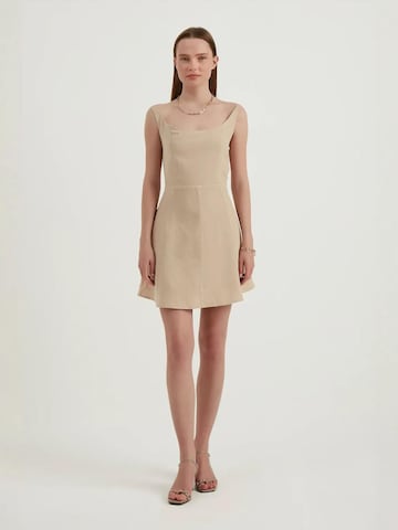 Hiccup - Vestido em bege: frente