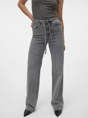 VERO MODA Wide leg Jeans 'TESSA' in Grijs