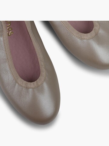 Pisamonas - Bailarina en beige