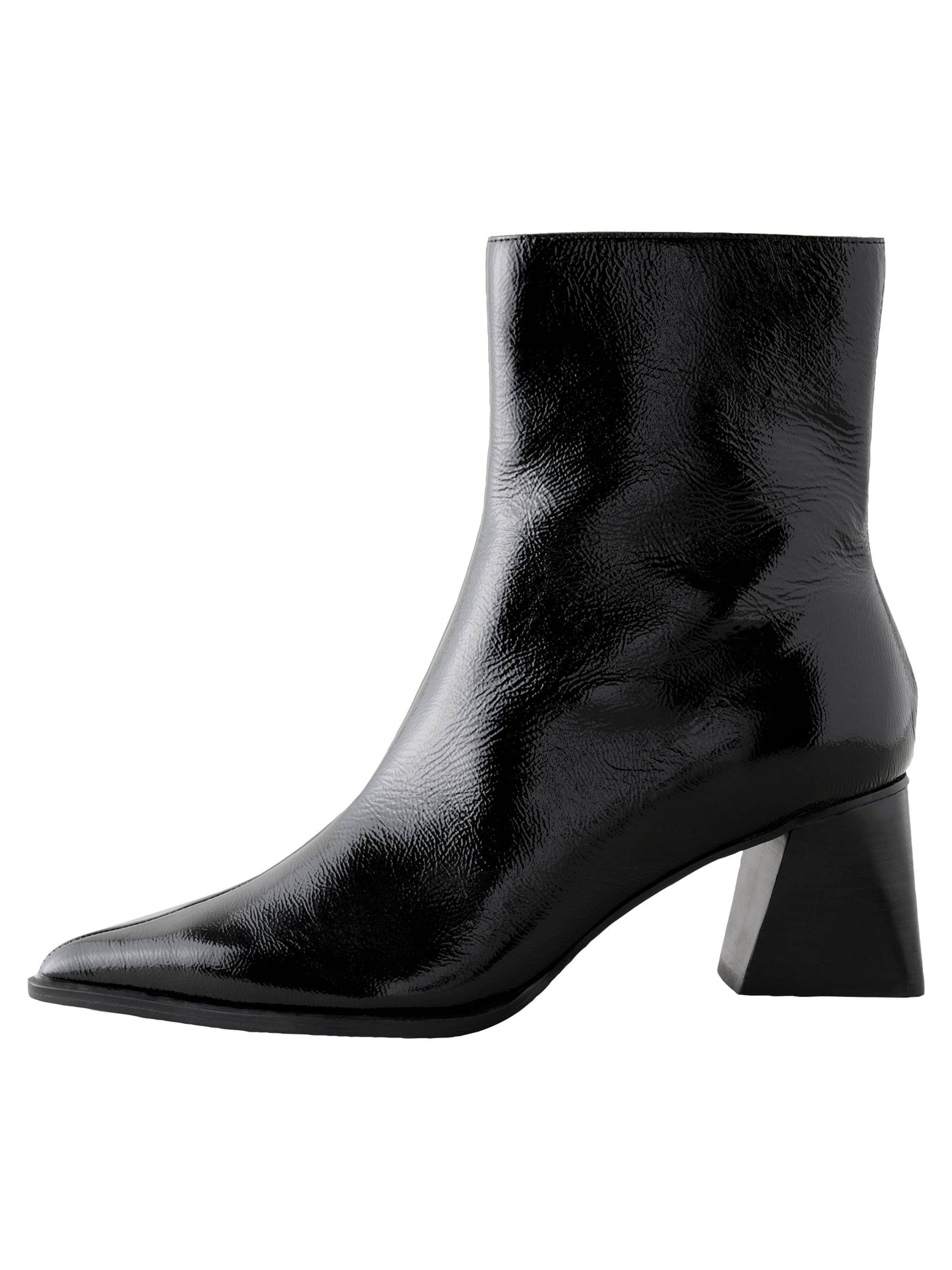 Next Nilkkurit värissä musta: etupuoli