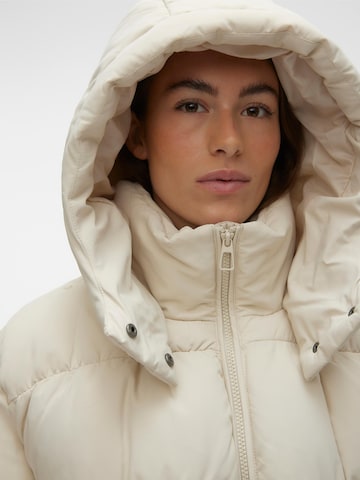 Giacca invernale 'Nio' di VERO MODA in beige