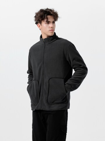 YOUTHUP Between-Season Jacket in Black: front
