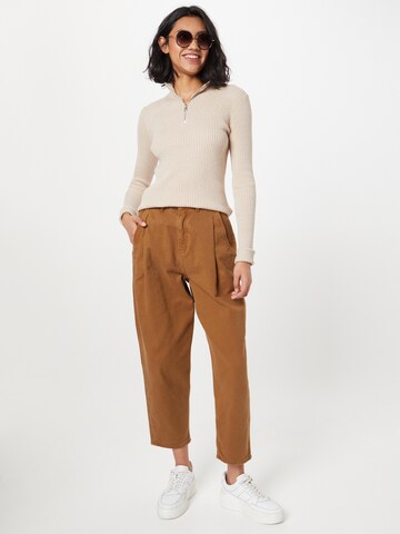 Tapered Pantaloni con pieghe 'Alexis' di People Tree in marrone