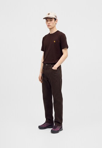 Carhartt WIP Μπλουζάκι 'Chase' σε καφέ