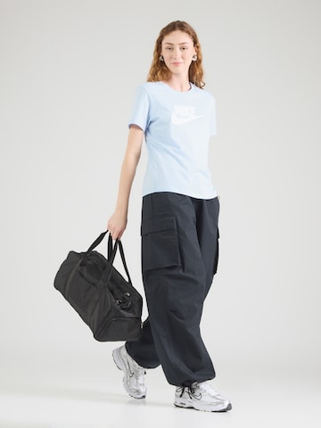 Skinny Tricou 'ESSNTL' de la Nike Sportswear pe albastru