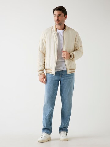 GUESS Between-Season Jacket in Beige