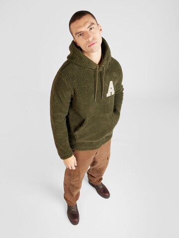 AÉROPOSTALE Sweatshirt i grøn