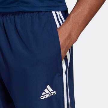 ADIDAS PERFORMANCE Tapered Trainingshose ' Tiro 19 Woven Hose ' in Blau