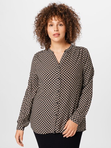 ONLY Carmakoma - Blusa en negro: frente