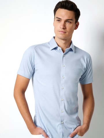 Coupe slim Chemise business DESOTO en bleu : devant