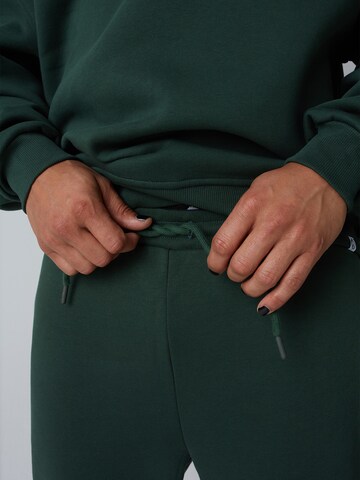 regular Pantaloni 'Keno' di ABOUT YOU x Benny Cristo in verde