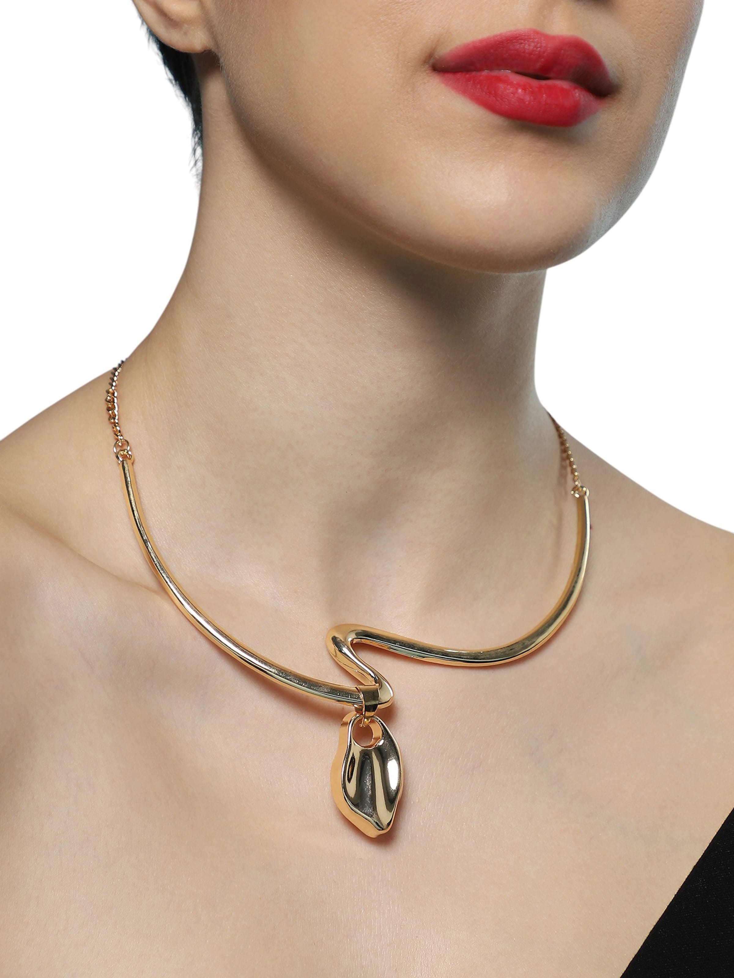 SOHI Necklace 'Revathi' in Gold: front