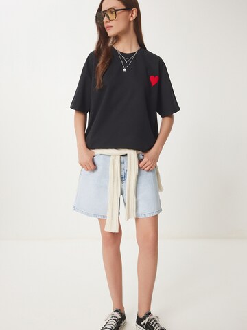 Tricou de la Happiness İstanbul pe negru