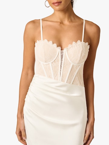 Adrianna Papell Avondjurk 'Satin and Lace Long Dress' in Wit