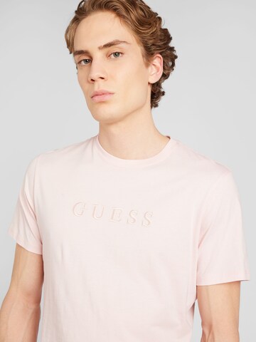 GUESS قميص 'Classic' بلون زهري