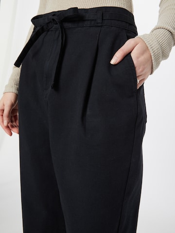 ESPRIT Zúžený Kalhoty se sklady v pase – černá