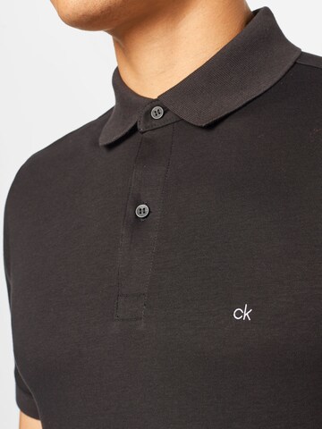 Calvin Klein قميص بلون أسود