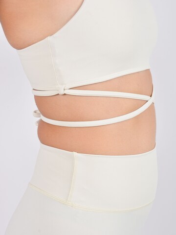 Haut de sport 'Coastal Breeze (recycelt)' Kadoo en blanc