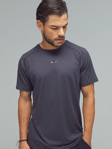 DRILLS Apparel Performance Shirt in Grey