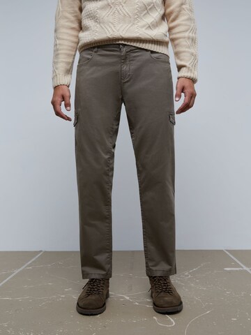 Regular Pantalon cargo Scalpers en marron