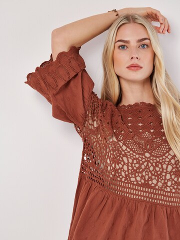 Chemisier Apricot en marron