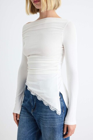 Trendyol Shirt in Beige