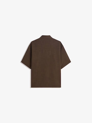 Bershka Comfort Fit Риза в кафяво