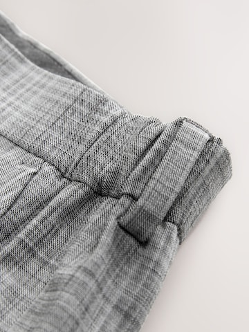 Regular Pantalon à plis 'Motionflex' Next en gris