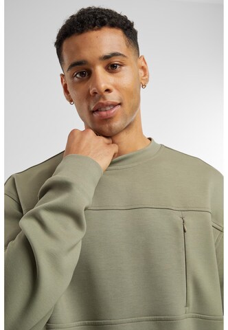 Urban Classics Sweatshirt in Green