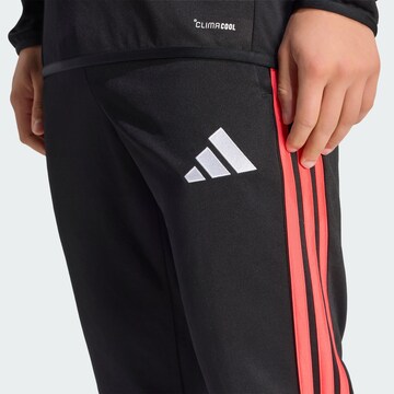 ADIDAS PERFORMANCE Slimfit Sporthose 'Tiro26' in Schwarz