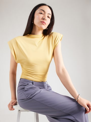 & Other Stories Топ в жълто: отпред