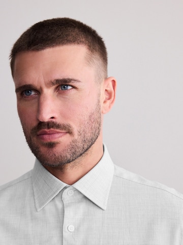 Next - Ajuste estrecho Camisa en gris