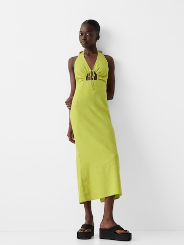 Rochie de la Bershka pe verde: față