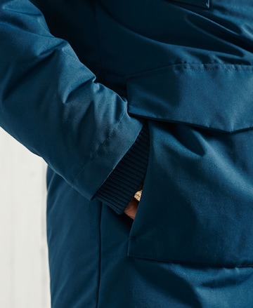 Superdry Regular fit Zimska jakna 'Everest' | modra barva